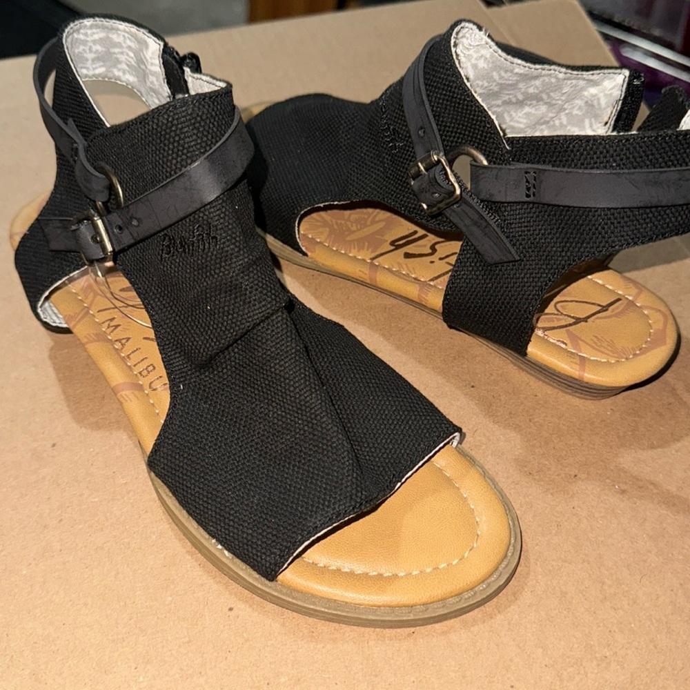 Black shoe / sandal size 8